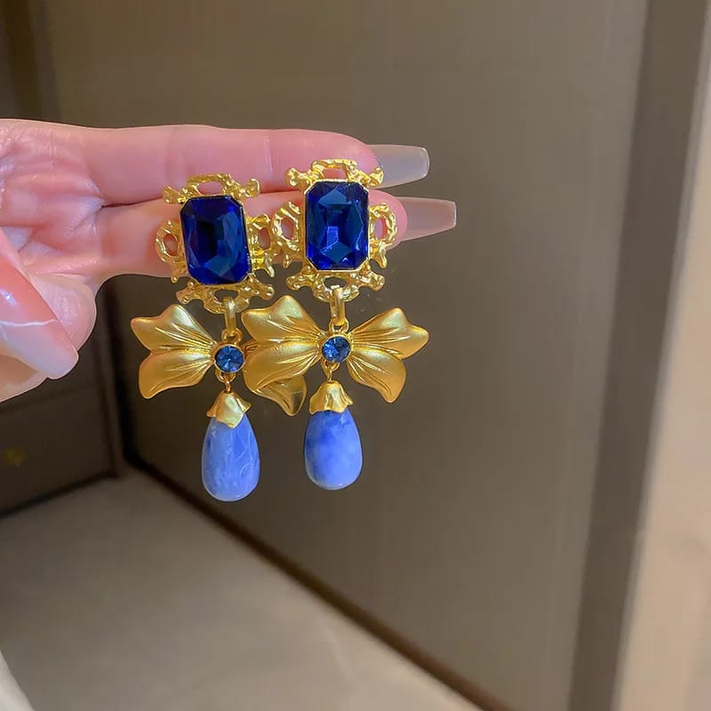 Aretes glamurosos de moño