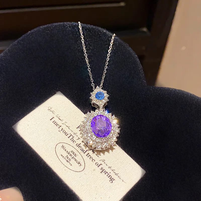 Collar con cristal morado estilo glamour