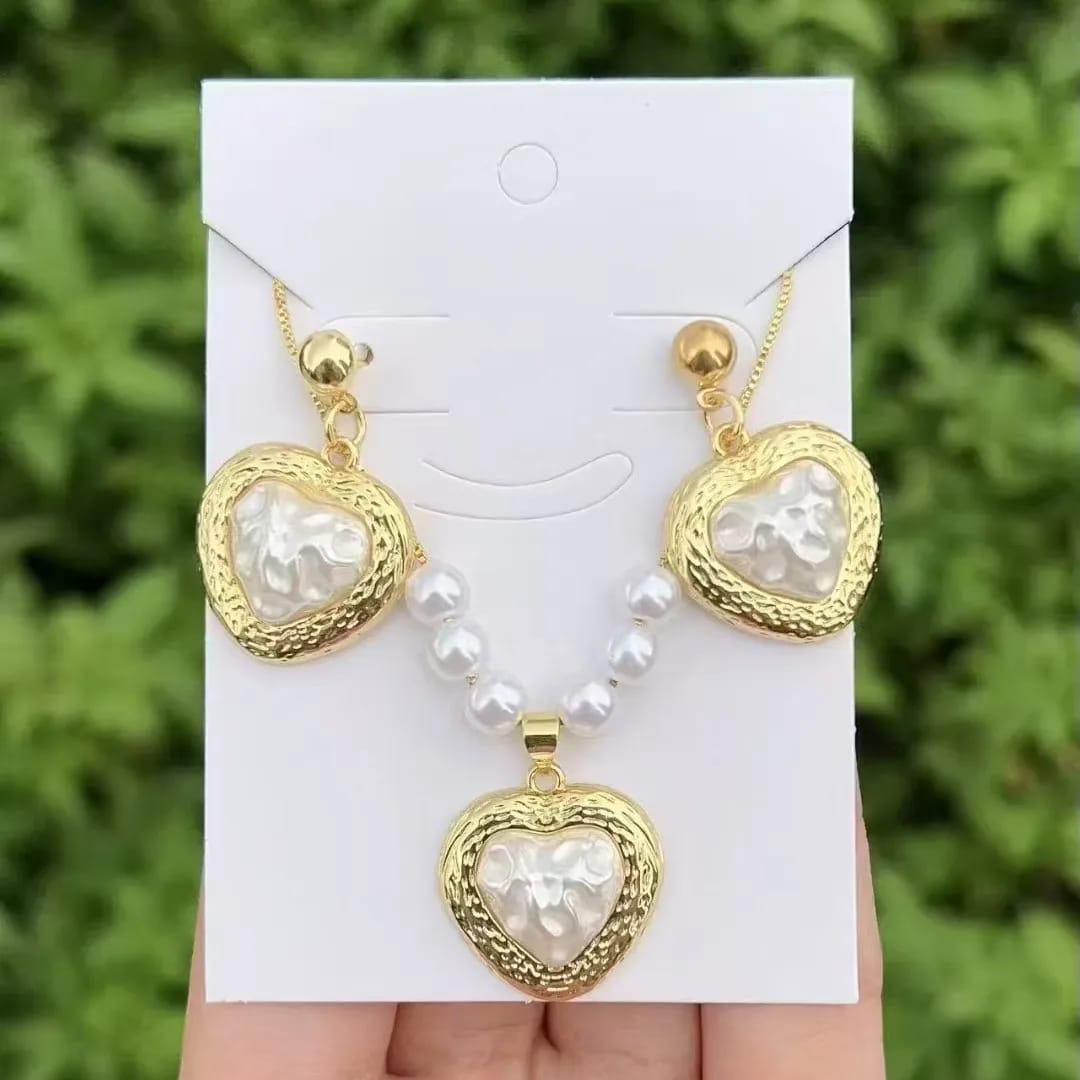 Set de joyeria con perlas blancas