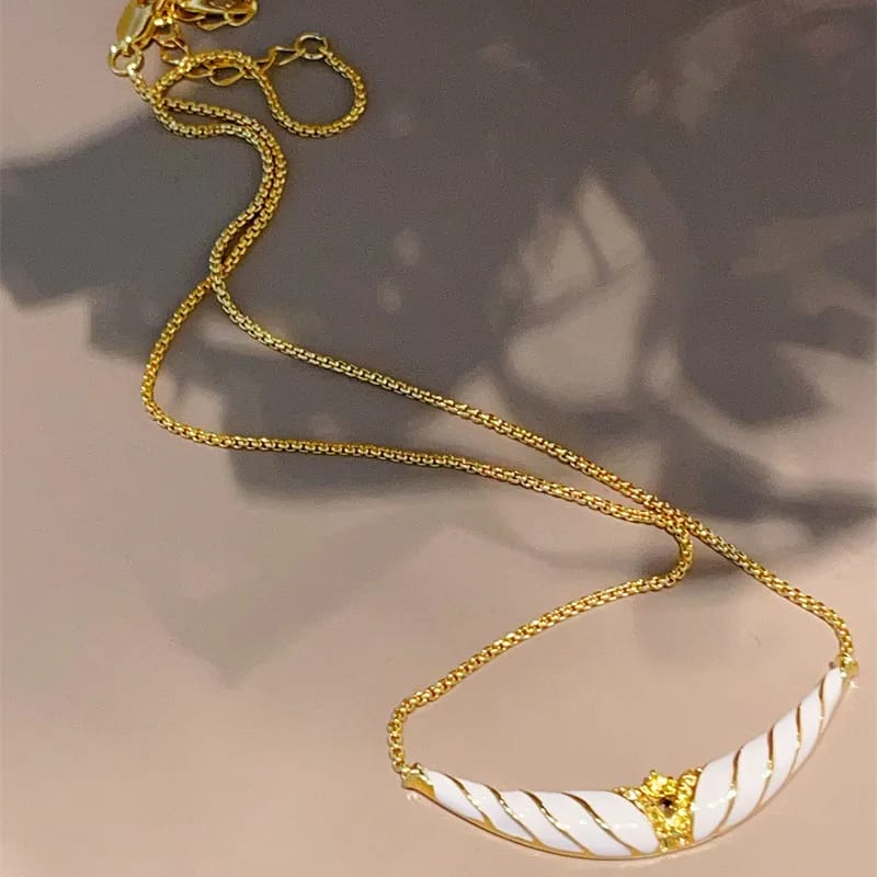 Collar Elegance