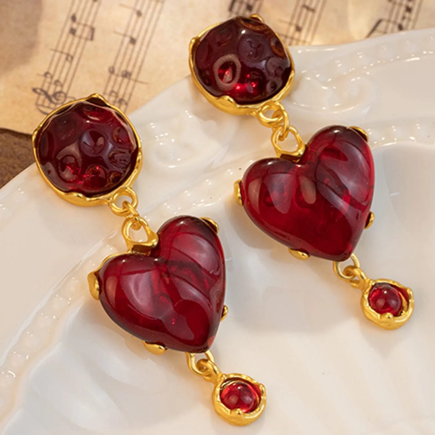 Aretes de corazón glamurosos rojo