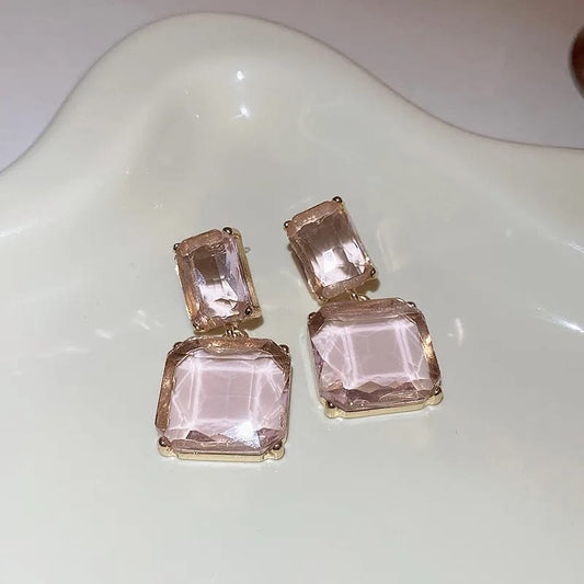 Aretes elegantes en tono rosa