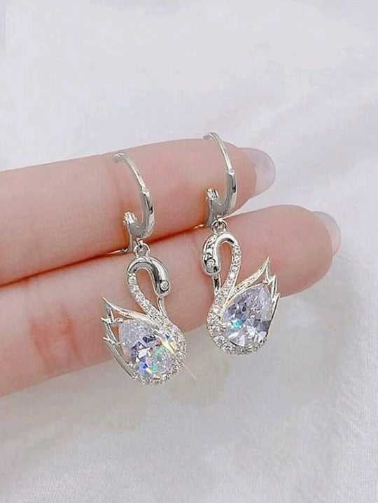 Aretes en forma de cisne con cristales