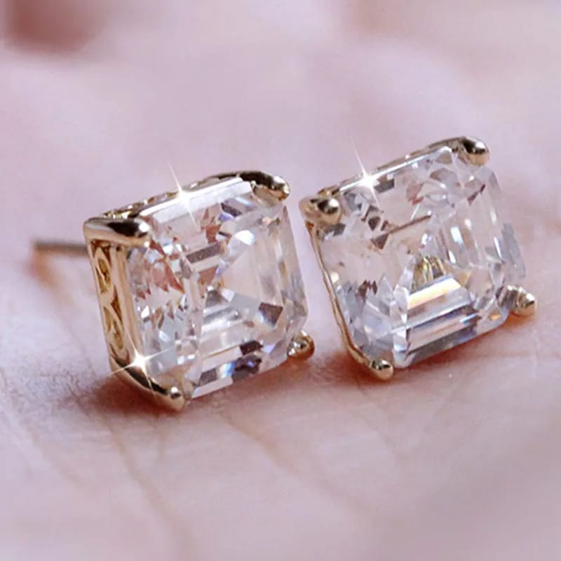 Aretes en forma de cristales blancos cuadrados