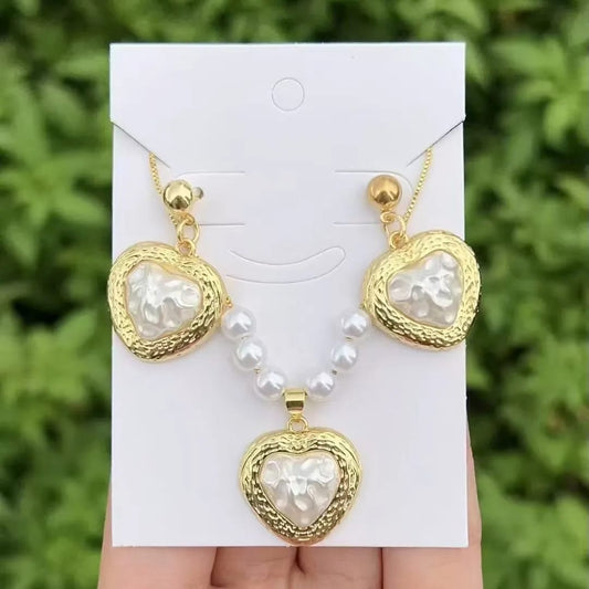 Set de joyeria con perlas blancas