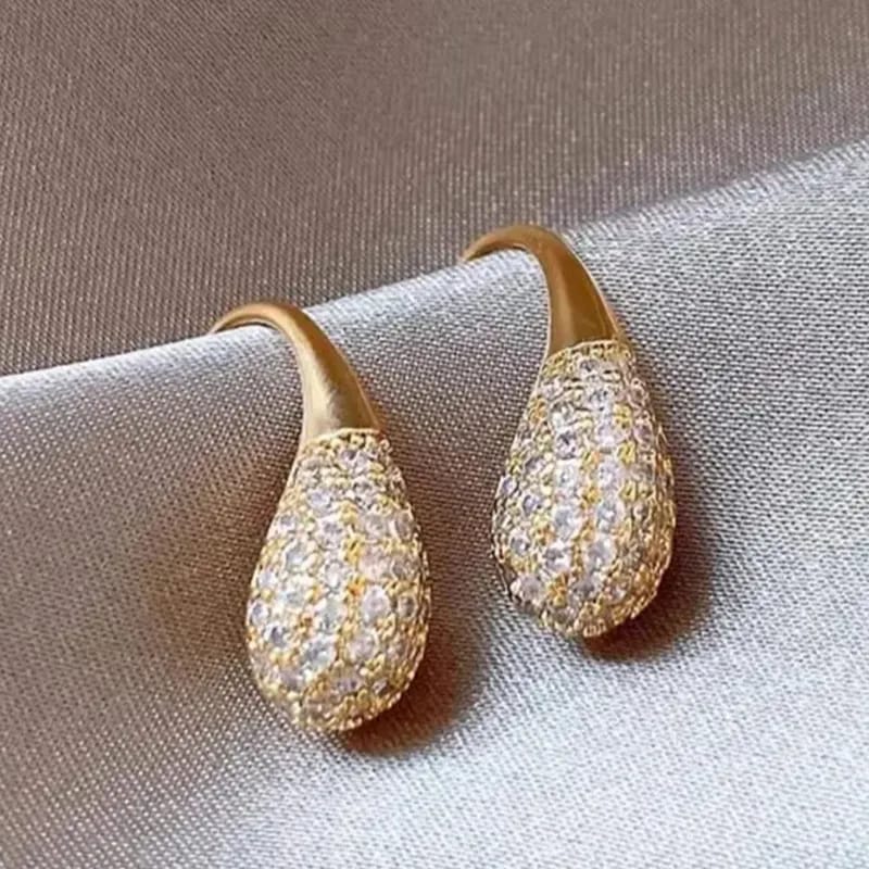 Aretes en forma de gota con micro incrustaciones de cristales