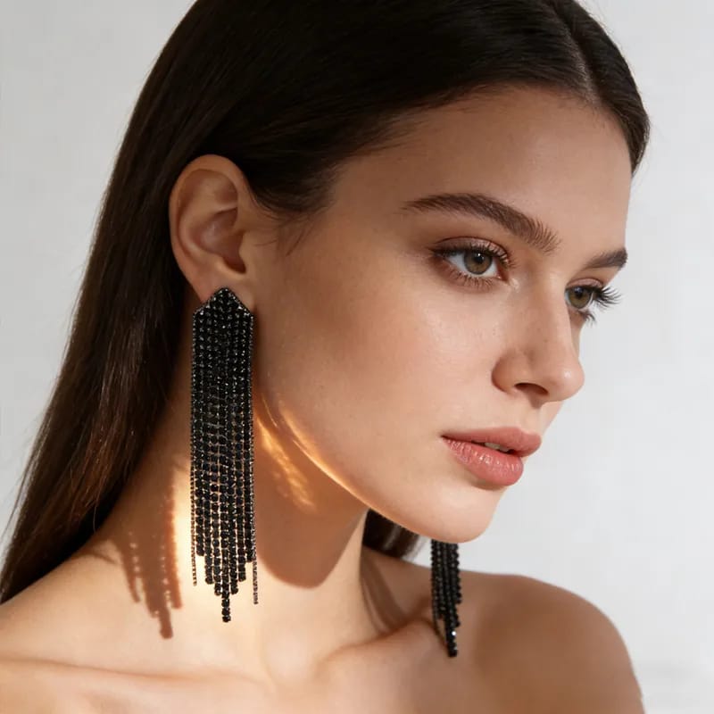 Aretes glamouroso con estilo en forma de cascada negro