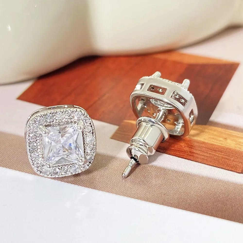 Arete en forma cuadrada con incrustaciones de cristales